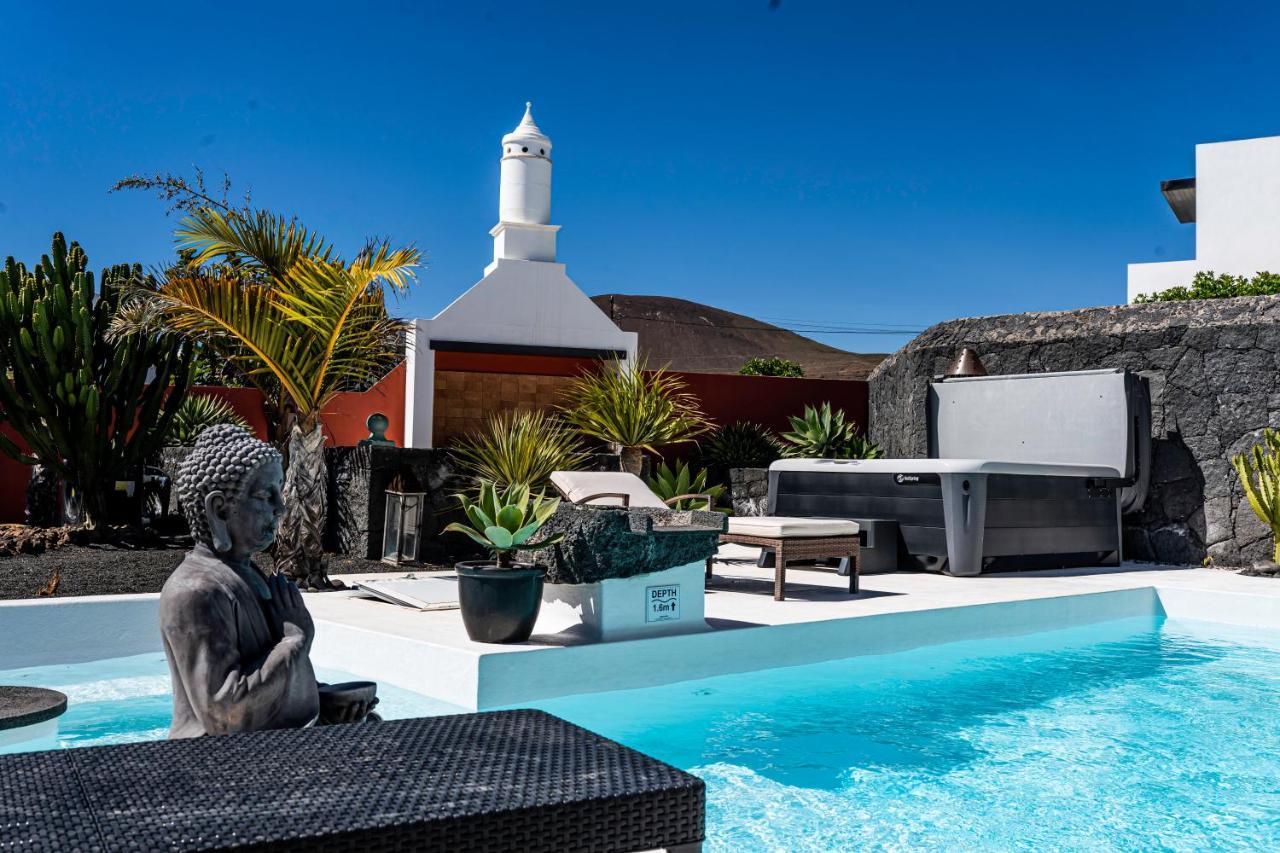 Villa Canis Tias Exterior photo